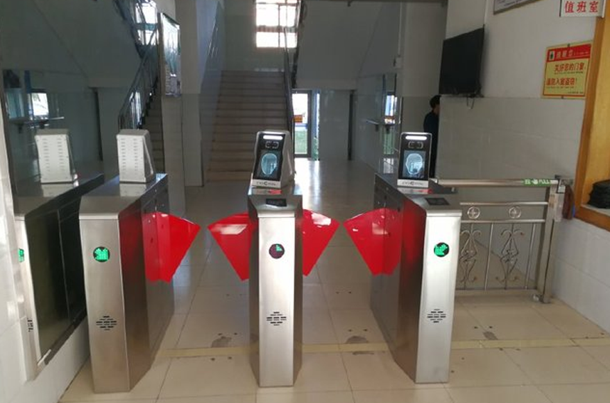 深圳捷易門禁機新產(chǎn)品，杜絕照片、快速安全智能識別_門禁機價格_廠家