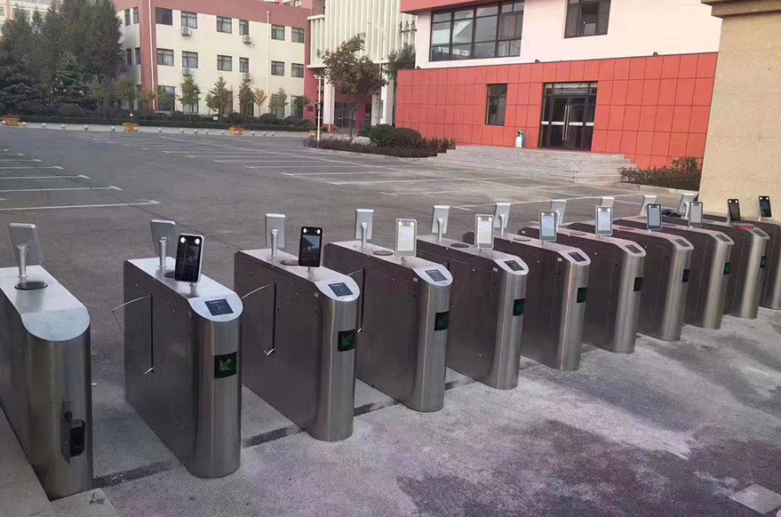 學校防疫守護有人臉識別測溫一體機_安全有序上下學_深圳捷易科技